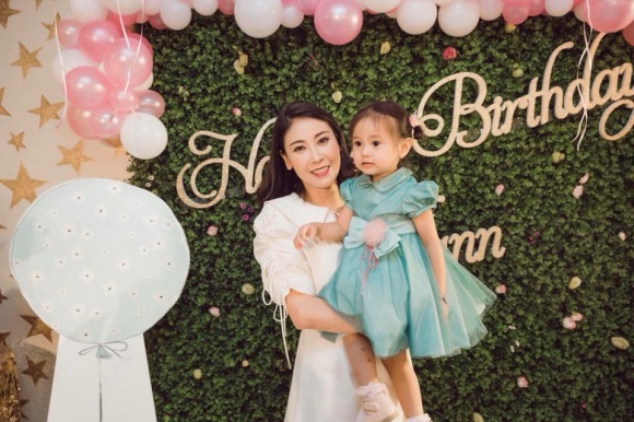 Hoa hậu Hà Kiều Anh tổ chức sinh nhật vui vẻ cho con gái