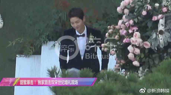 2 bố con Song Joong Ki đều xúc động rơi nước mắt trong lễ cưới 2 bố con Song Joong Ki đều xúc động rơi nước mắt trong lễ cưới