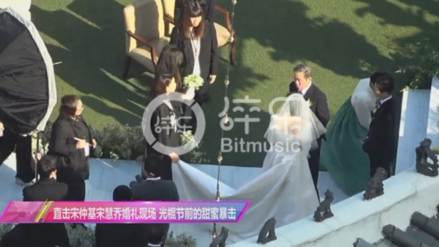 [Cập nhật] - Đám cưới Song - Song: Song Joong Ki và gia đình nhà trai đã có mặt tại đám cưới