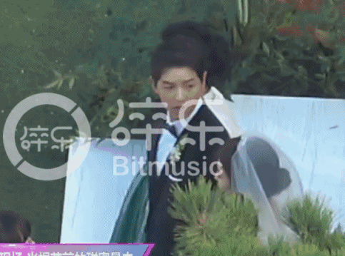 Cặp đôi Song - Song chính thức xuất hiện trong trang phục cô dâu chú rể