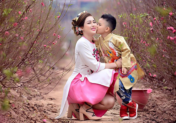 Những nàng single mom mạnh mẽ, một tay nuôi con vẫn có thu nhập khủng sau ly hôn Những nàng single mom mạnh mẽ, một tay nuôi con vẫn có thu nhập khủng sau ly hôn
