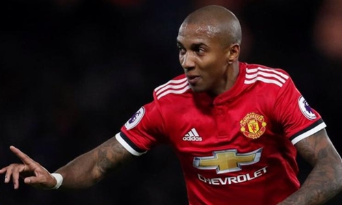 Ashley Young bị cấm thi đấu ba trận