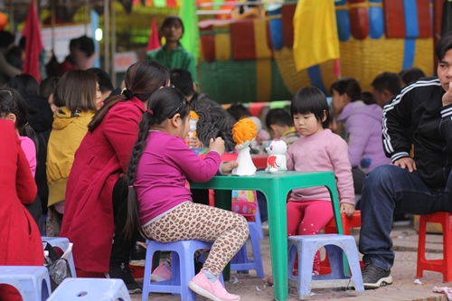 Công viên Thủ Lệ thất thủ vì vạn người kéo về ngày đầu năm mới