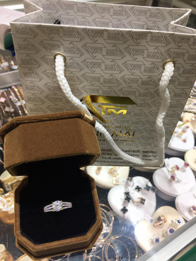 Ngày đầu tiên năm mới, hội chị em người khoe cỗ bàn linh đình, người tâm sự dăm ba câu tiễn năm cũ đi