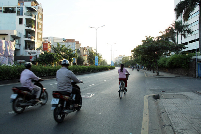 Phố phường Sài Gòn tĩnh lặng đến lạ thường trong ngày đầu năm mới