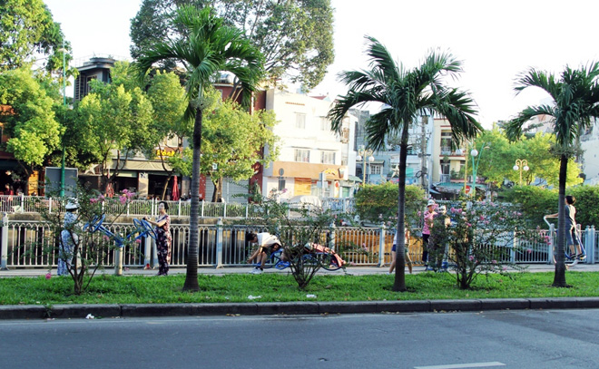 Phố phường Sài Gòn tĩnh lặng đến lạ thường trong ngày đầu năm mới