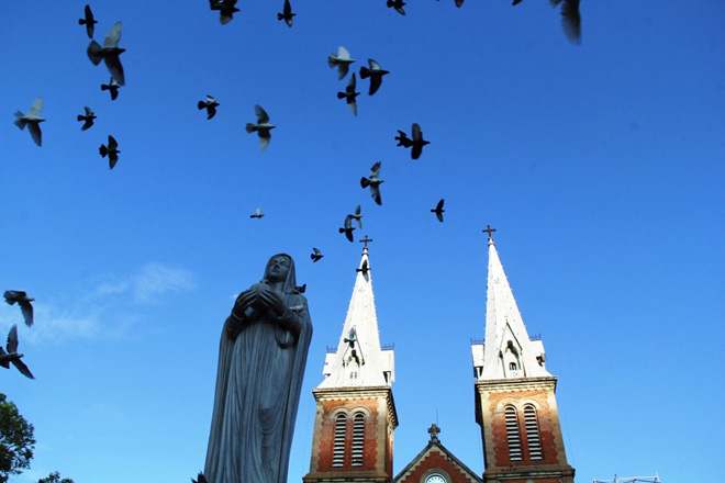 Phố phường Sài Gòn tĩnh lặng đến lạ thường trong ngày đầu năm mới