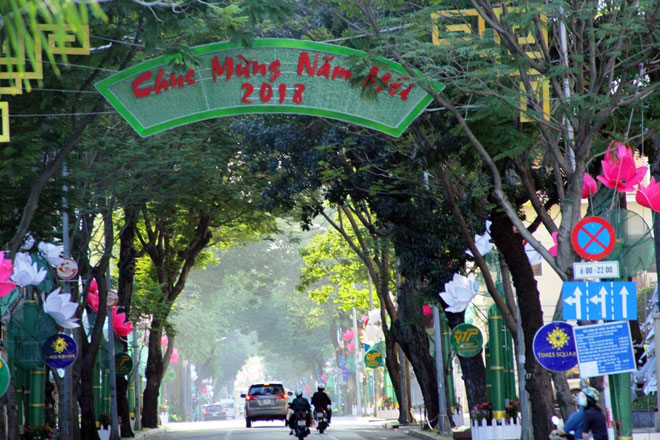 Phố phường Sài Gòn tĩnh lặng đến lạ thường trong ngày đầu năm mới