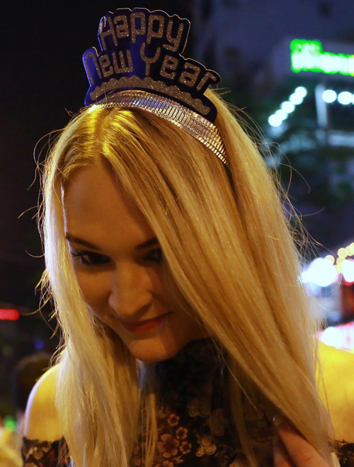 Biển người đón năm mới 2018 ở trung tâm Sài Gòn, Hà Nội