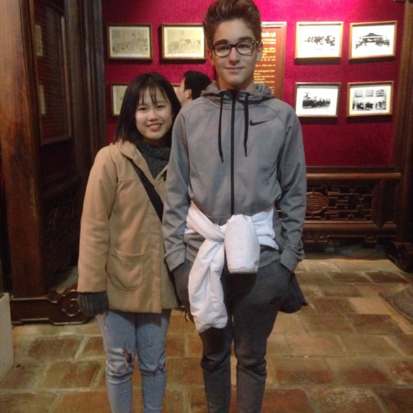 Thêm những hình ảnh điển trai của cậu bạn ngoại quốc nổi tiếng sau 3s trên Thời sự