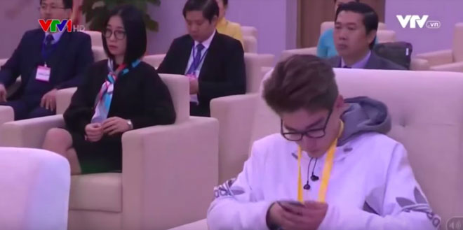 Thêm những hình ảnh điển trai của cậu bạn ngoại quốc nổi tiếng sau 3s trên Thời sự