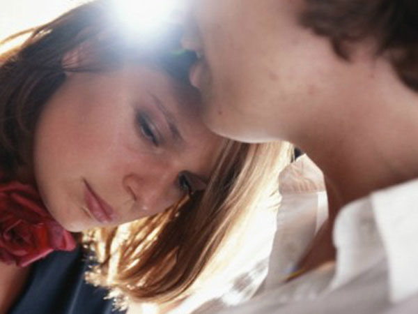 Bạn trai nói vào khách sạn với đồng nghiệp chỉ để soạn giáo trình