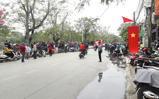 Sáng cãi nhau với hàng xóm, trưa người đàn ông bốc cháy ngùn ngụt