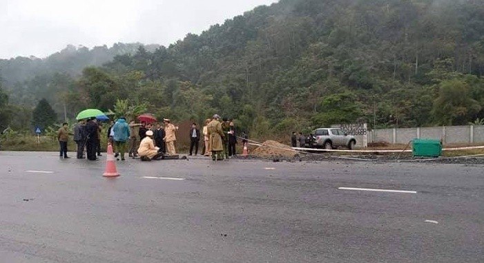 Điều tra vụ tài xế ô tô bỏ trốn khỏi hiện trường sau khi tông chết 5 công nhân làm đường