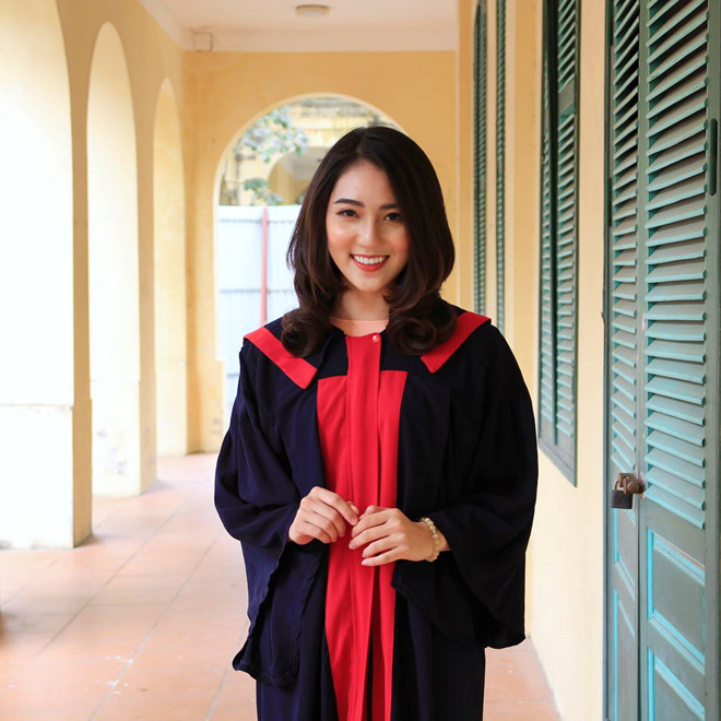 Cô gái xinh đẹp giữa biển người được tìm kiếm sau đêm giao thừa