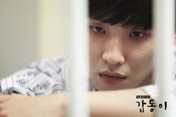 Sau G-Dragon và Lee Joo Yeon, thêm một cặp đôi 2018 bị Dispatch đưa ra ánh sáng