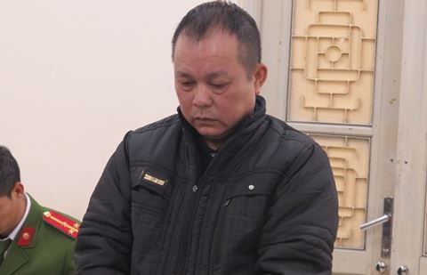 Bị bắt quả tang khi đang ôm cả ba lô ngoại tệ giả, chờ giao dịch