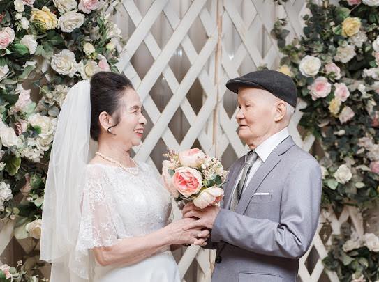 Mối tình ông bà anh 50 năm bên nhau không rời và độc chiêu cưa đổ người đẹp của ông ngoại Mối tình ông bà anh 50 năm bên nhau không rời và độc chiêu cưa đổ người đẹp của ông ngoại