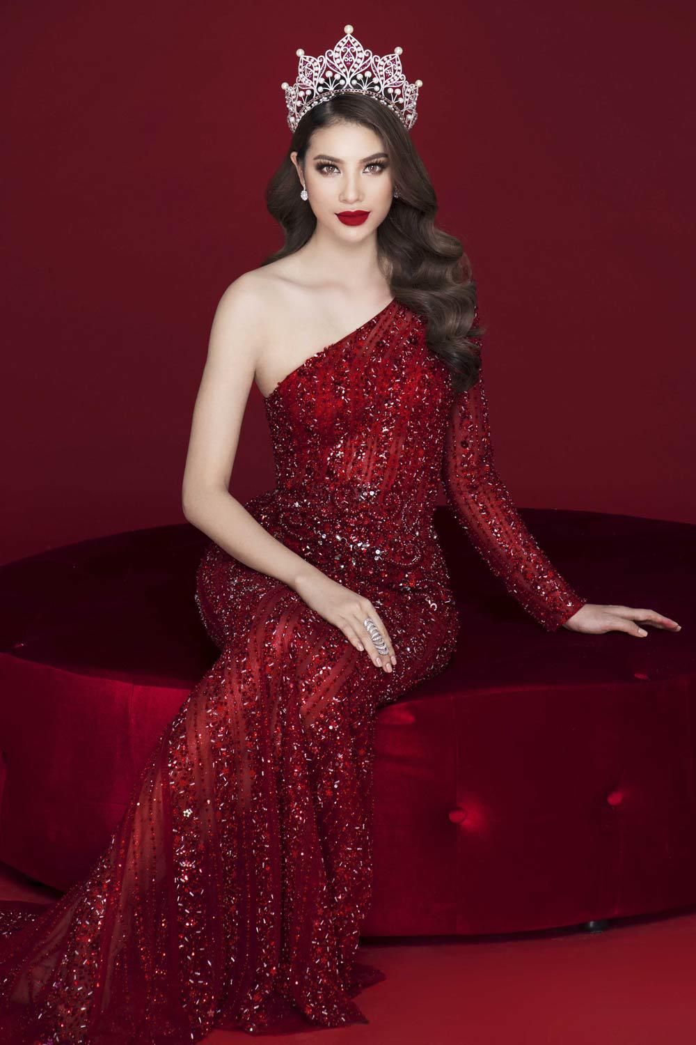 Phạm Hương khoe vẻ đẹp bốc lửa với bộ ảnh cuối cùng trong vai trò đương kim HHHV