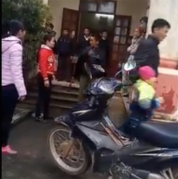 Người mẹ trong vụ bé gái khóc thét khi mẹ quay về đón sau 6 năm: Tôi đòi lại con vì chồng giao bé cho hàng xóm nuôi