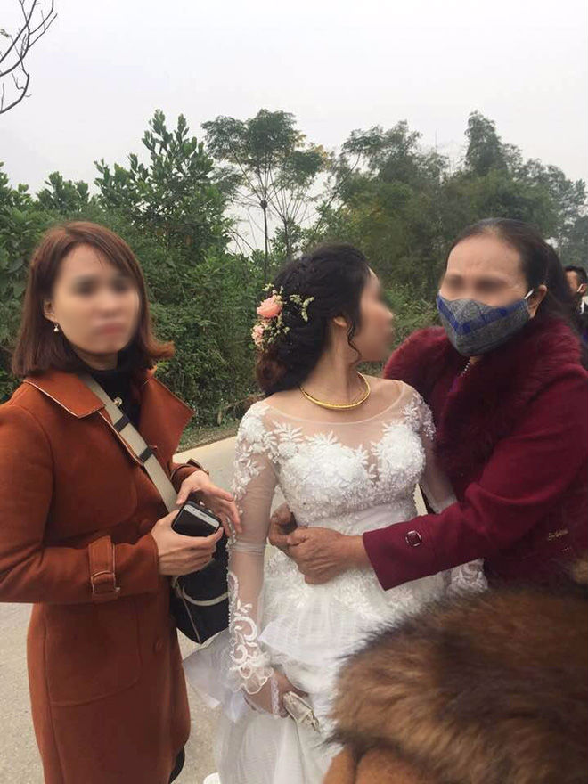 Nghệ An: Xe hoa lật trên đường đi đưa dâu, họ hàng nháo nhác cứu cô dâu chú rể bên trong