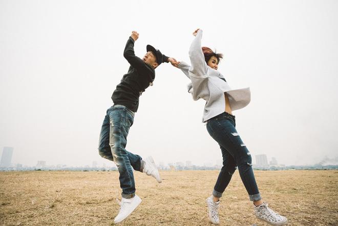 Chàng phi công ngày tỏ tình vẫn gọi chị xưng em và ảnh cưới nhảy khắp Hà Nội cực chất