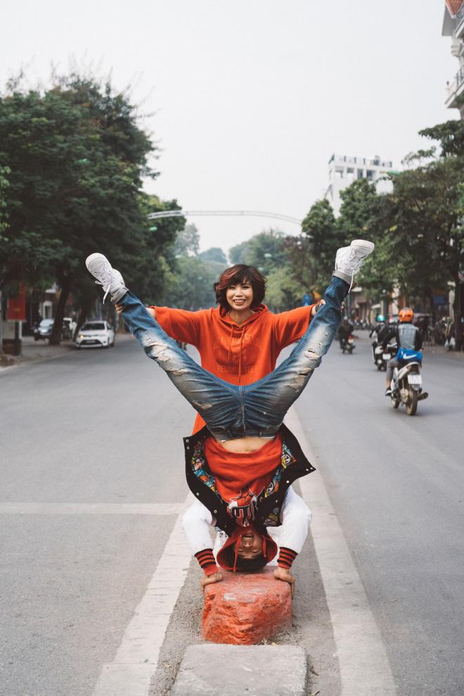 Chàng phi công ngày tỏ tình vẫn gọi chị xưng em và ảnh cưới nhảy khắp Hà Nội cực chất Chàng phi công ngày tỏ tình vẫn gọi chị xưng em và ảnh cưới nhảy khắp Hà Nội cực chất