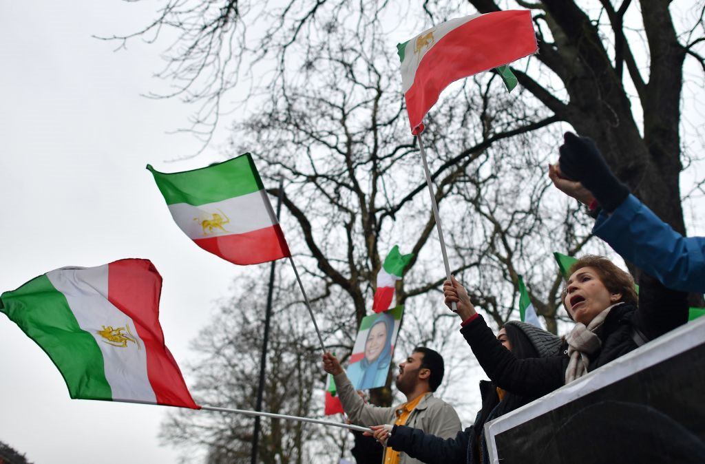 Vì sao biểu tình lớn nhất thập kỷ nổ ra khắp Iran?