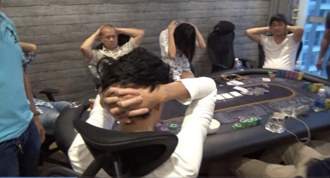 Phá sòng bạc Poker, tạm giữ 3 con bạc Việt kiều Mỹ cùng 18 người