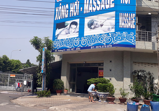Bị đánh gục khi cầm dao xông vào cơ sở massage