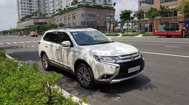 Mitsubishi Outlander lắp ráp trong nước lộ giá từ 808 triệu đồng