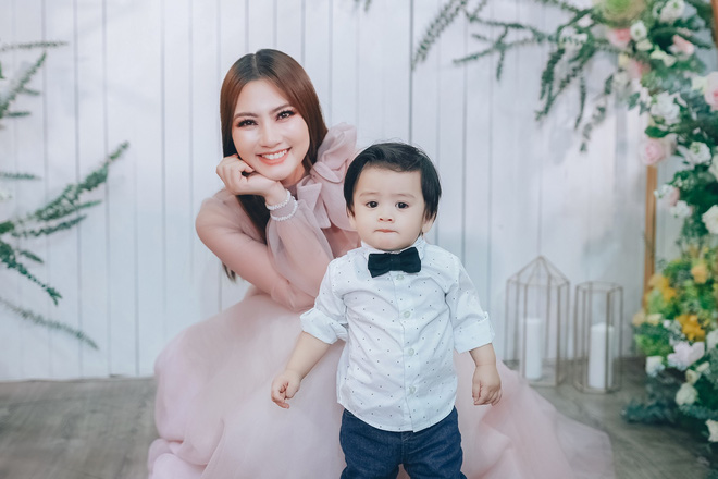 Nữ diễn viên Kiều nữ và đại gia khoe con trai gần 1 tuổi đẹp như con lai