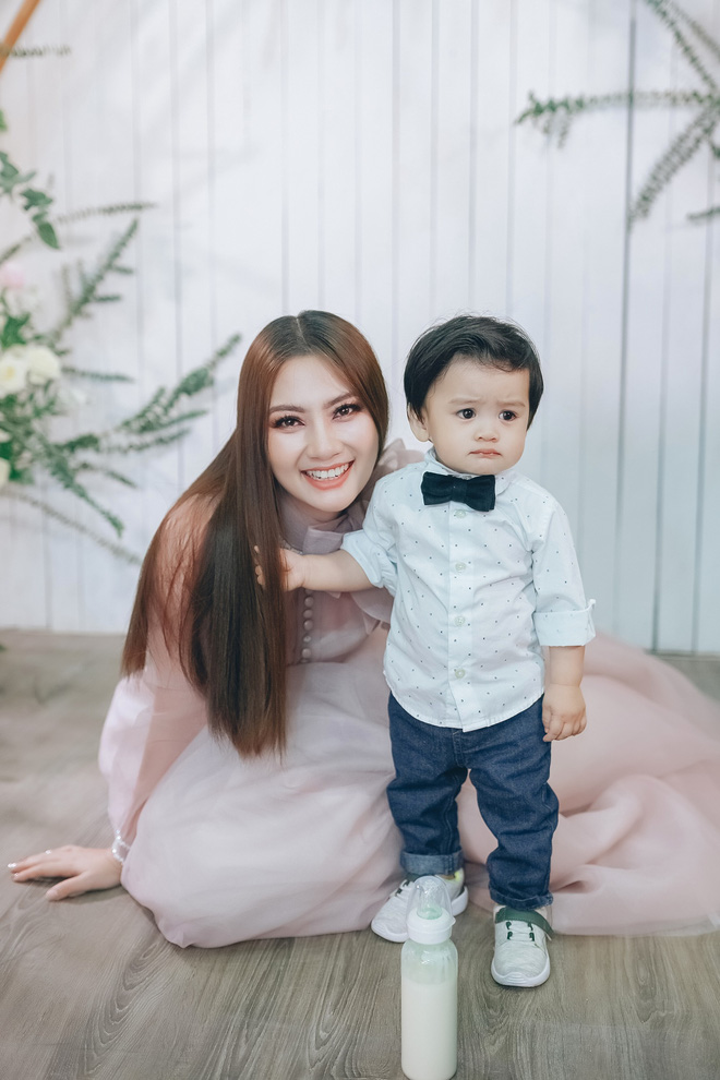 Nữ diễn viên Kiều nữ và đại gia khoe con trai gần 1 tuổi đẹp như con lai