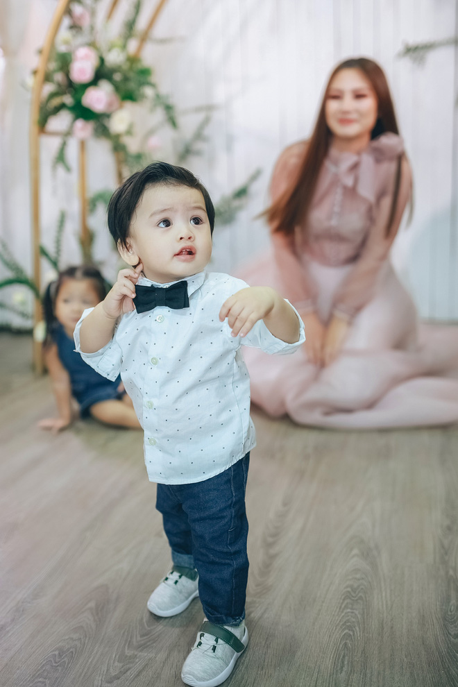 Nữ diễn viên Kiều nữ và đại gia khoe con trai gần 1 tuổi đẹp như con lai