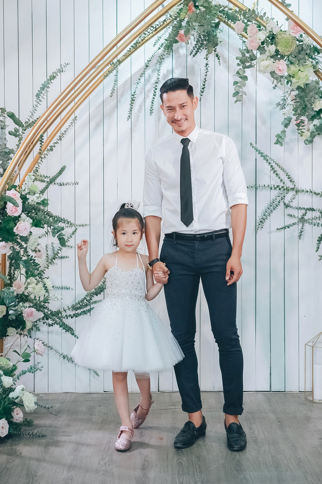 Nữ diễn viên Kiều nữ và đại gia khoe con trai gần 1 tuổi đẹp như con lai