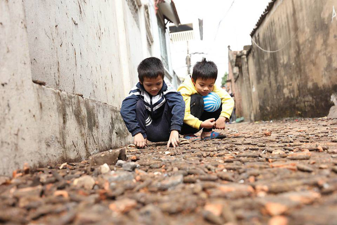 Hiếu kỳ với bom đạn, thói quen dị thường của nhiều người Việt