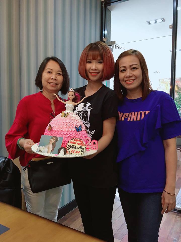 Khởi My hạnh phúc đón tuổi mới bên ông xã Kelvin Khánh và người thân