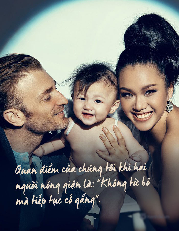 Giữa một showbiz thị phi và nhiễu nhương, gia đình Phương Vy Idol và chồng Tây cứ như một ốc đảo hạnh phúc vậy Giữa một showbiz thị phi và nhiễu nhương, gia đình Phương Vy Idol và chồng Tây cứ như một ốc đảo hạnh phúc vậy