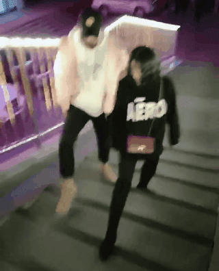 Giới trẻ Trung Quốc thi nhau rủ bạn thử trào lưu Chân ai dài hơn