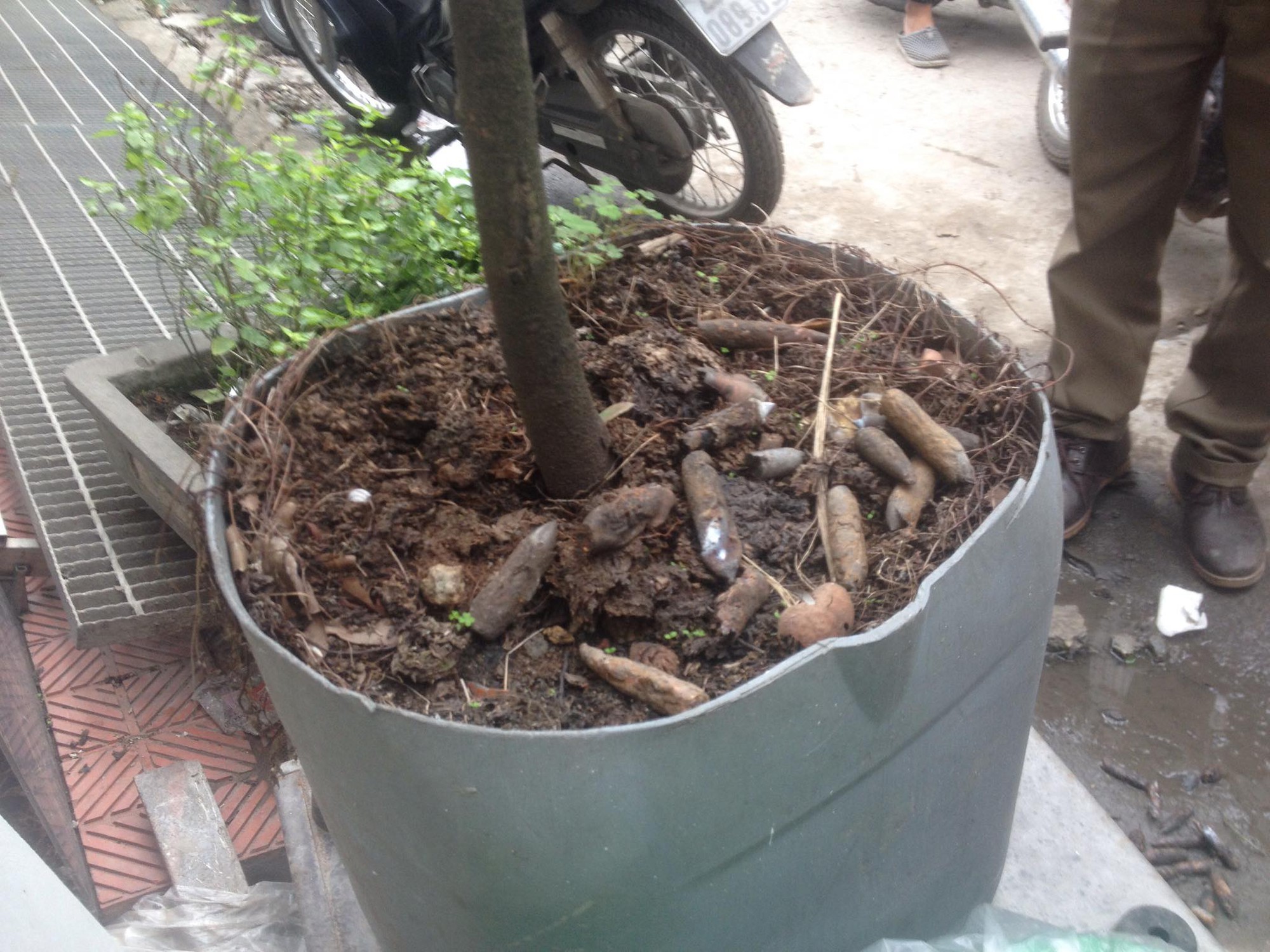 Người đàn ông bị nổ nát bàn tay khi nhặt vỏ đạn sau vụ nổ kinh hoàng ở Bắc Ninh