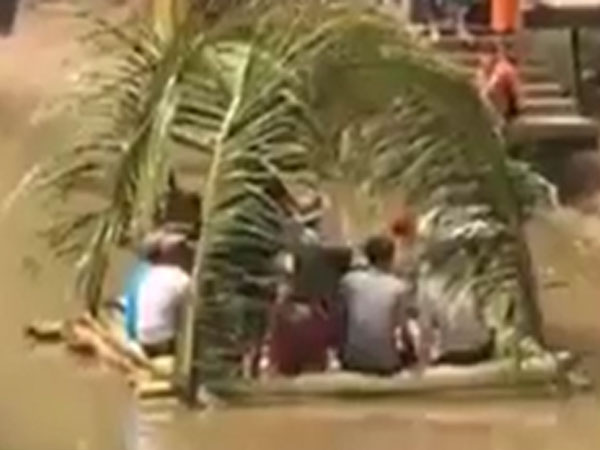 Nhóm bạn nhậu theo phong cách lạc trôi trên bè chuối gây tranh cãi