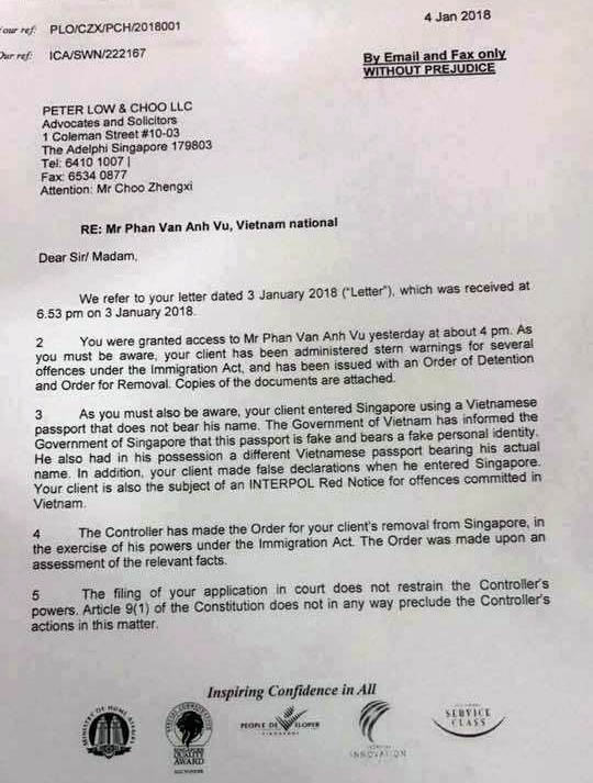 Phan Văn Anh Vũ bị Singapore trục xuất, về tới sân bay Nội Bài