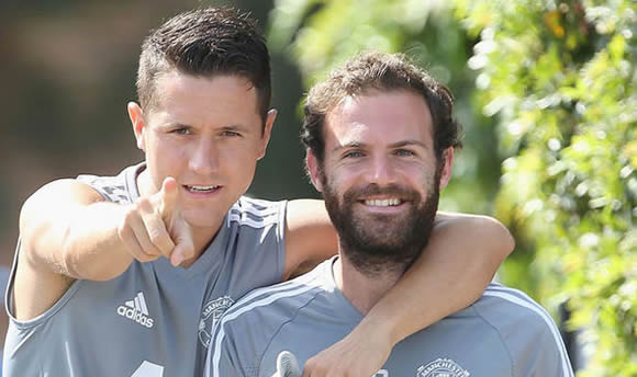 Messi yêu cầu Barca mua 3 cầu thủ MU thay thế Coutinho