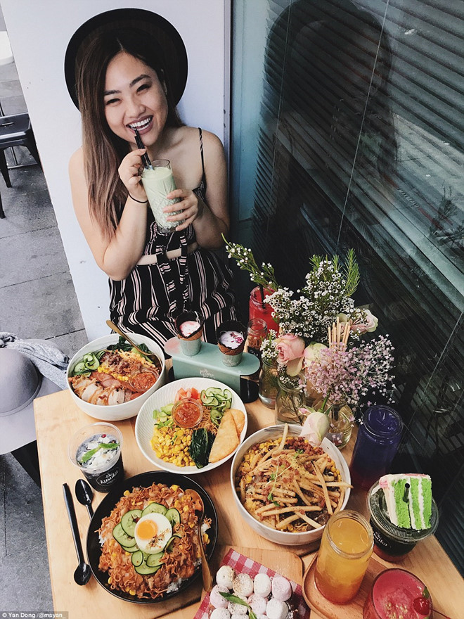 Nữ y tá dành cả thanh xuân để chụp ảnh quán xá Nữ y tá dành cả thanh xuân để chụp ảnh quán xá
