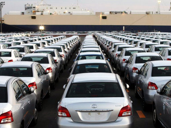 Hàng ngàn ô tô ùn ứ ở cảng, xe giá rẻ vẫn chưa về Việt Nam
