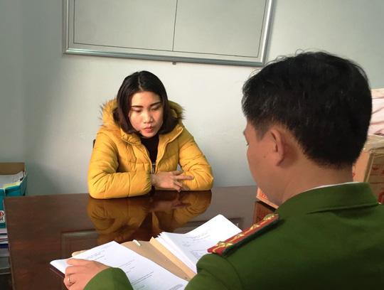 Hotgirl 9X liều lĩnh mang gần 1 tạ pháo hoa đi bán