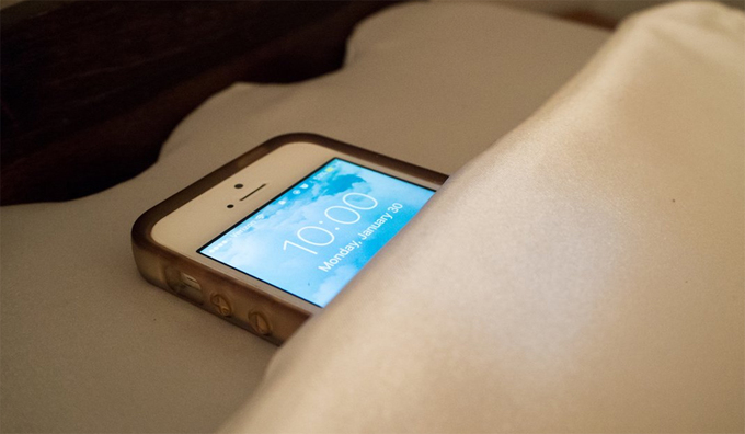 Nhiều người đang sạc pin smartphone sai cách