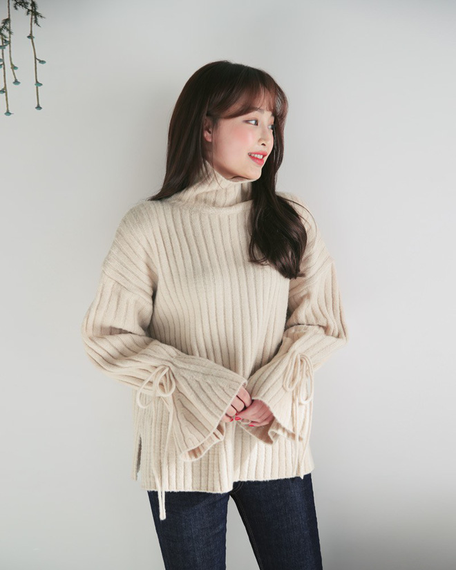 Nếu sợ áo len trơn màu nhàm chán, đã có loạt áo len họa tiết cứu giúp bạn đây