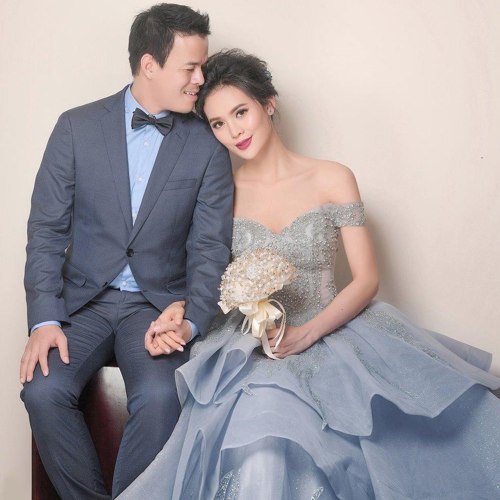 Hình ảnh đại gia mía đường - chồng Sang Lê cho con bú khiến người hâm mộ thích thú