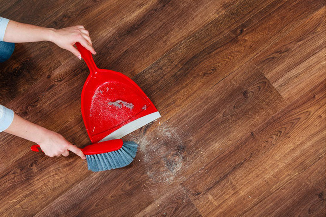 Quét mãi mà bụi chẳng chịu vào ki hốt rác thì làm 1 thao tác này là đảm bảo nhà sạch trơn